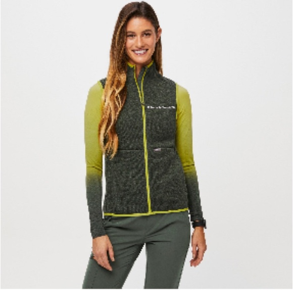 Figs Women's on shift sweater vest moss green/limeade